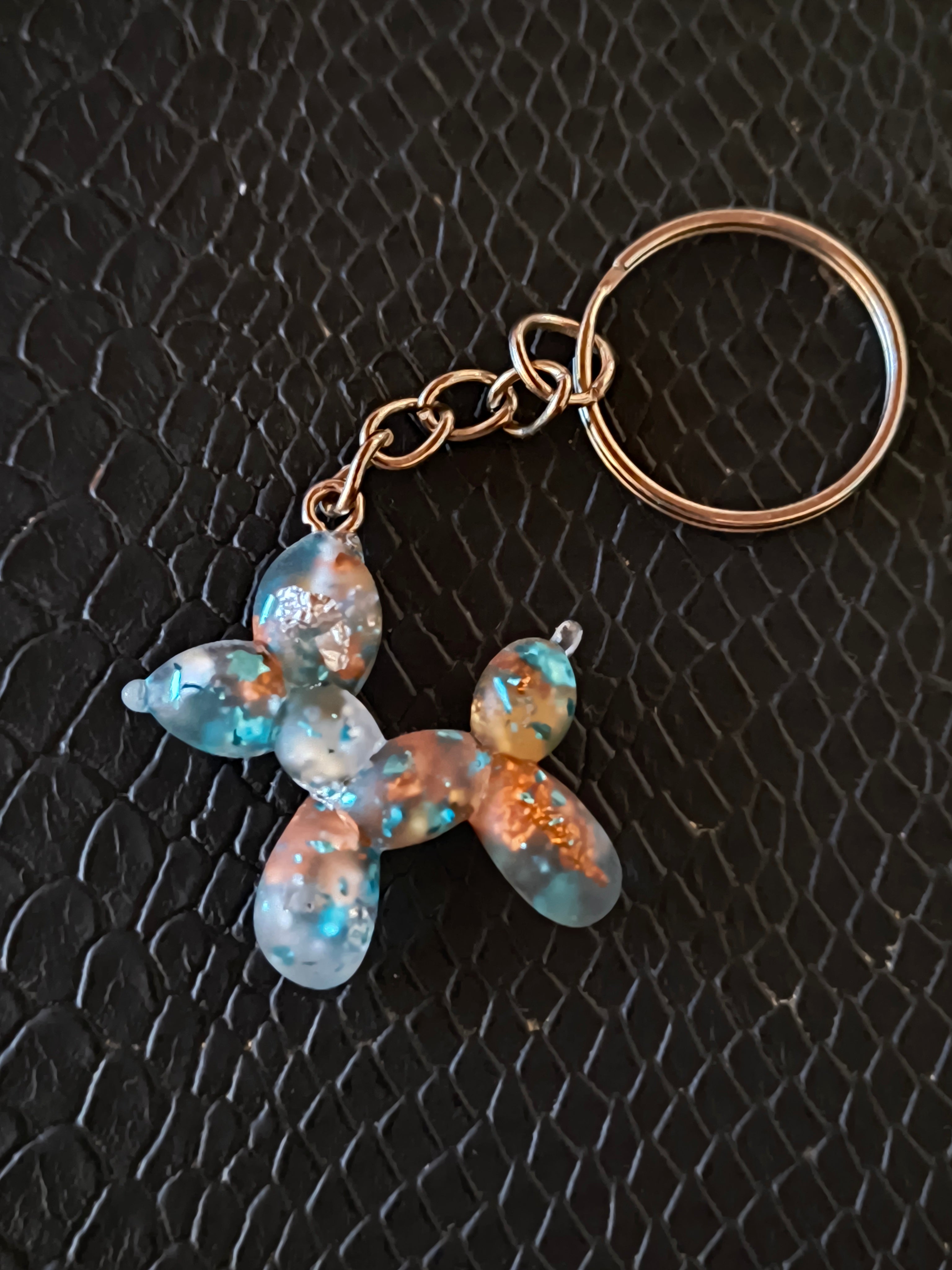 Porte clef petit chien ballon